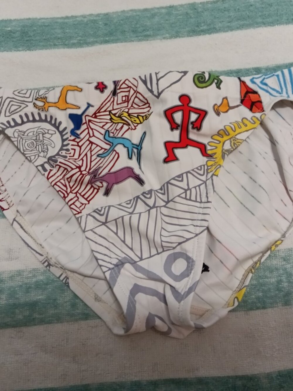 (*)VINTAGE RALLY WHITE (PRIMATIVE PATTERN) SWIM BRIEF, SIZE ASIAN "M"(Pre-Owned)